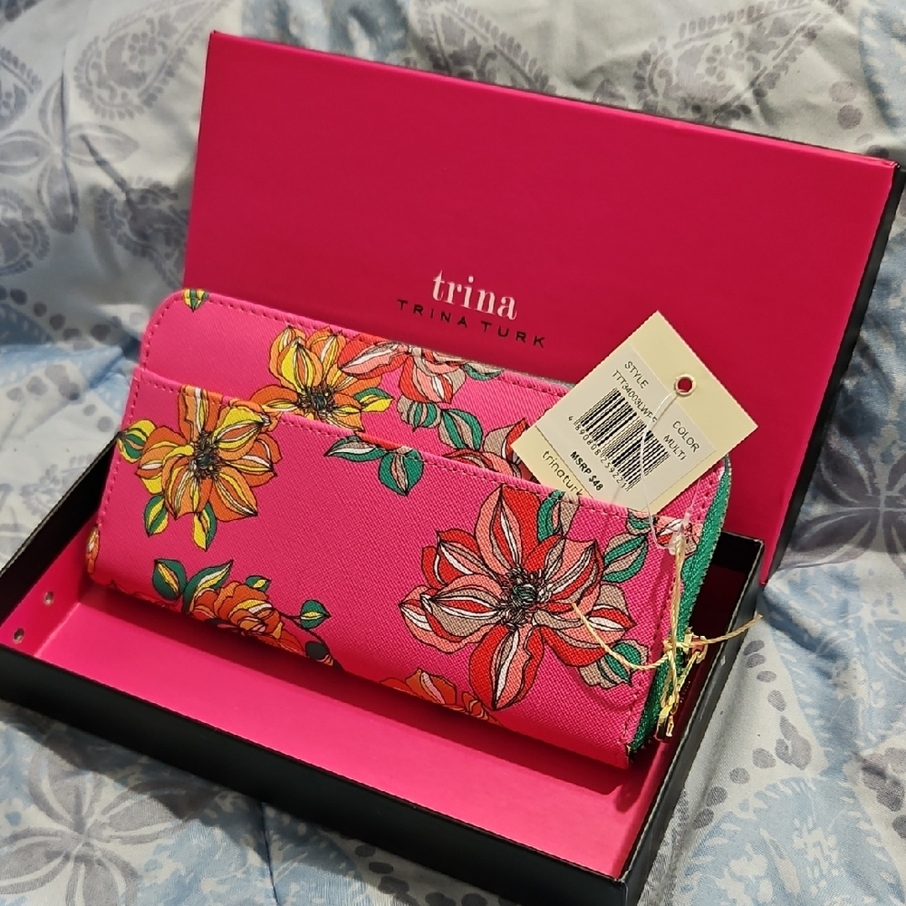 Trina Turk NWT Large Wallet 8x4, Pink/Green Floral w/original box 🌺 Inside zip
